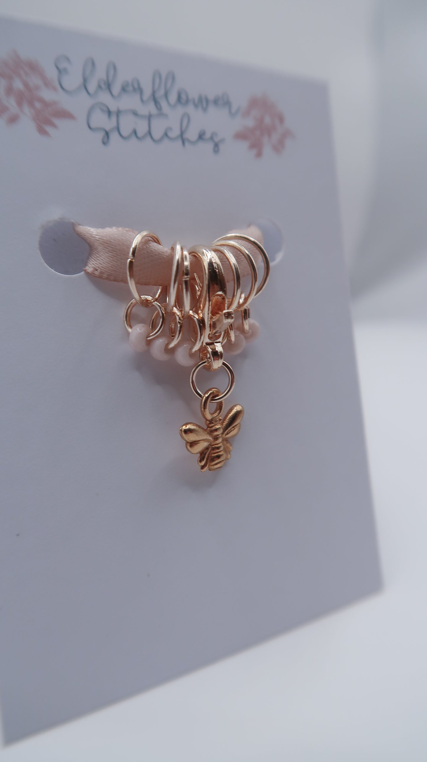 Bee Progress Keeper Set // Rose Gold Progress Keeper with Glass Bead Stitch Markers